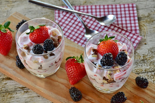 strawberry dessert, strawberries, blackberries